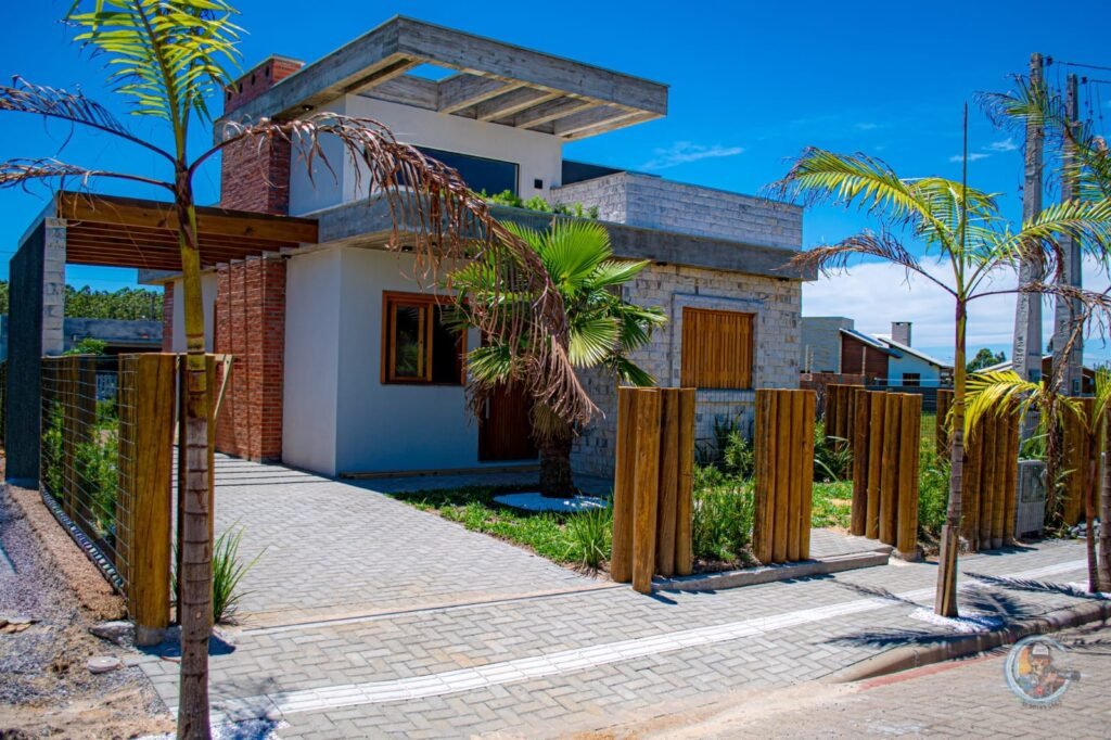 Casa nova com suíte e pé-direito duplo no Jardim América – Passo de Torres/SC